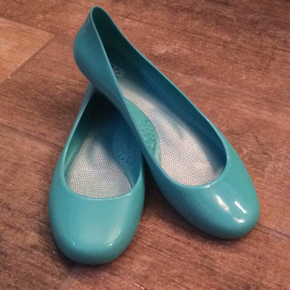 Turquoise flats!